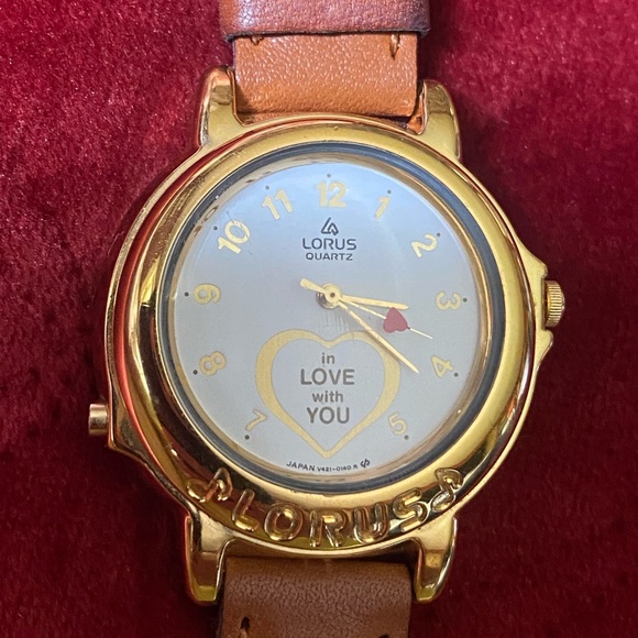 Vintage Musical Lorus Disney Watch Plays Beatles Song 'I Want To Hold Your Hand - Picture 3 of 17